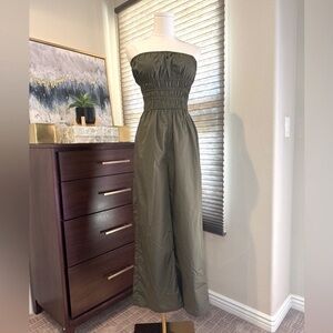 Woman's Strapless Green Wide Leg Jumpsuit by Justify. Size Small